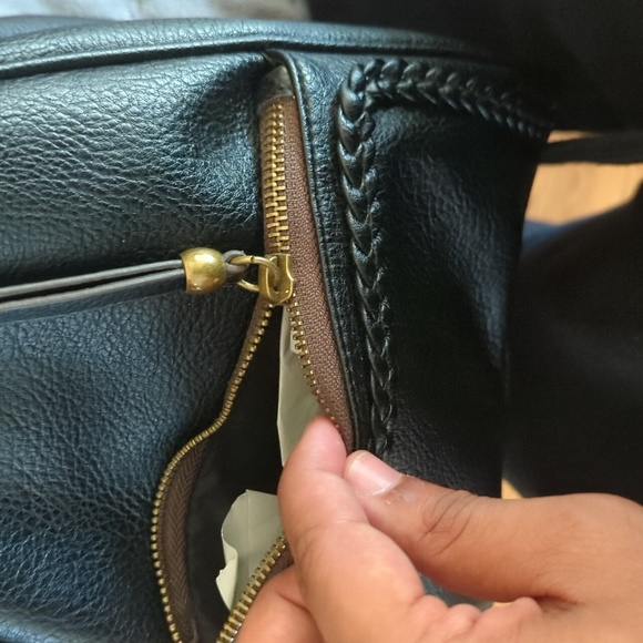 TIME AND TRU BACKPACK CROSSBODY BAG BLACK - Picture 5 of 5